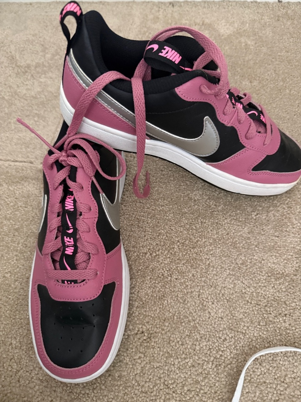 Nike Girls Low-Top Sneakers in Pink, Black & Silver - Size 7Y